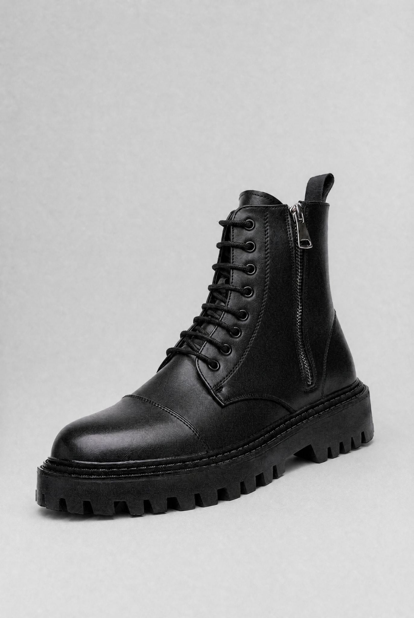 Bota Masculina Tratorada British em Couro com Solado Robusto Use Cavalieri
