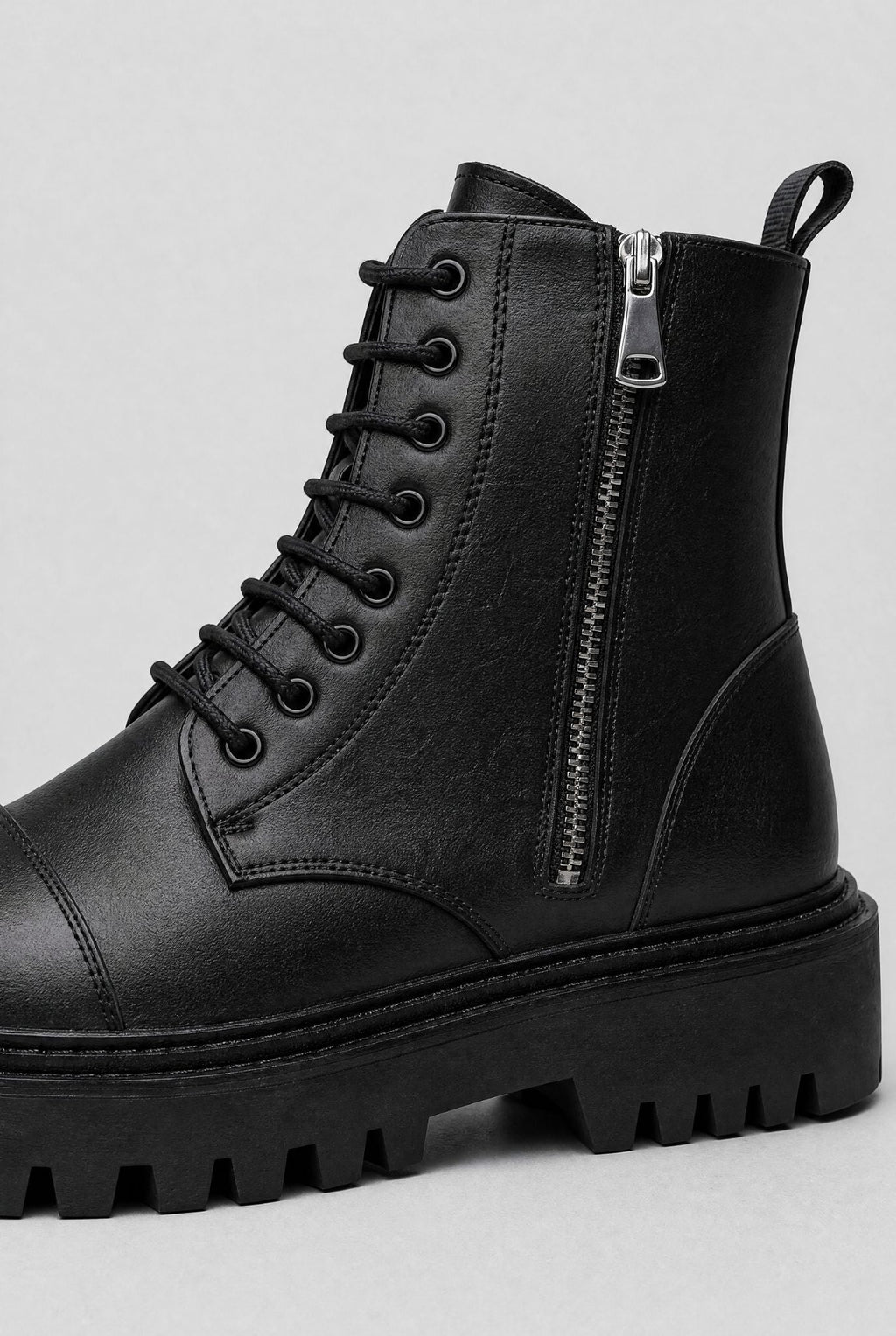 Bota Masculina Tratorada British em Couro com Solado Robusto Use Cavalieri