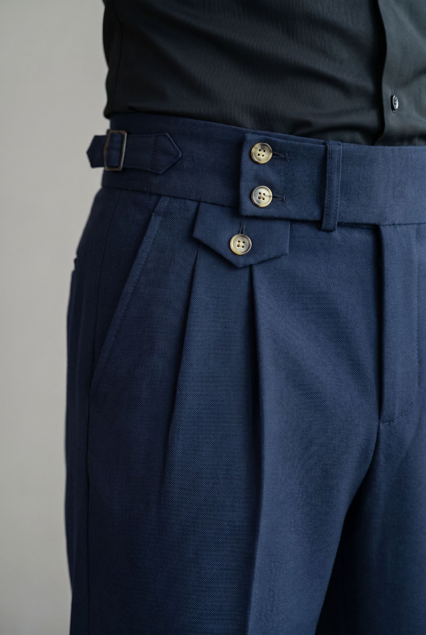 Calça Alfaiataria Masculina em Poliviscose Acetinada Azul Marinho Use Cavalieri