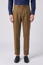 Calça Alfaiataria Masculina em Poliviscose Acetinada Cáqui Use Cavalieri